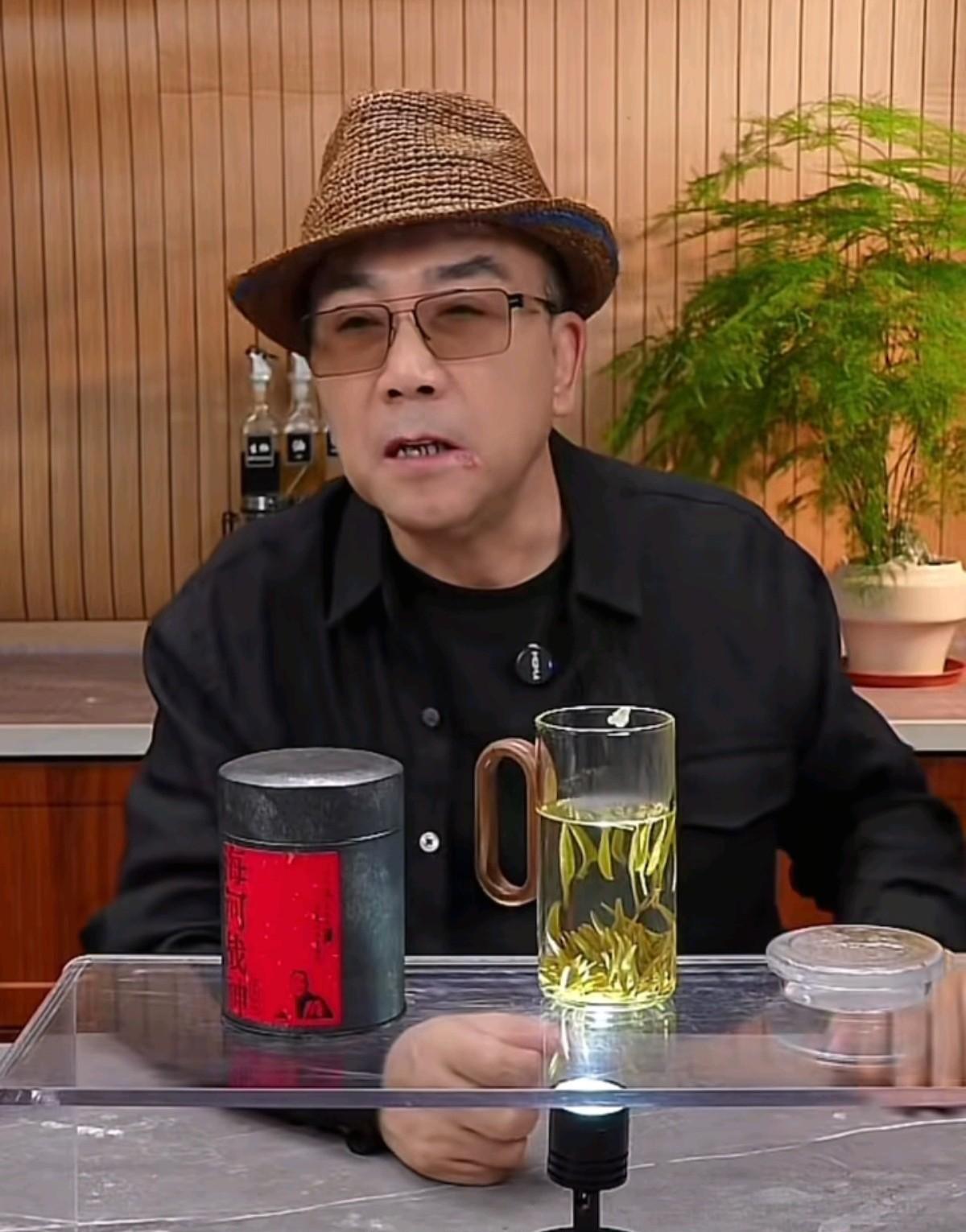#秋日生活打卡季#杨议，再次强调：我没骂过于谦，我也没骂过小黑，我只是铆他。前