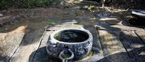 故宫所有的井水是不能喝的，故宫有72口水井，但是没有一口井水能去喝，为什么？