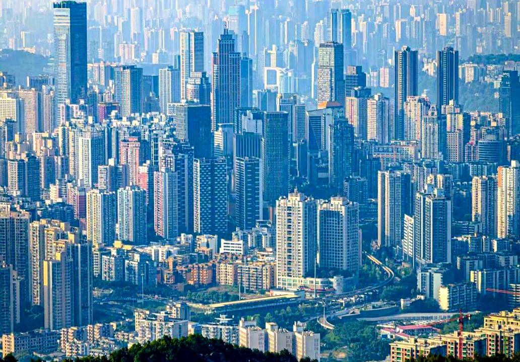 谁敢信？平时天天把“全国GDP第四”挂在嘴边的超级大城，换把尺子一量，名次直接