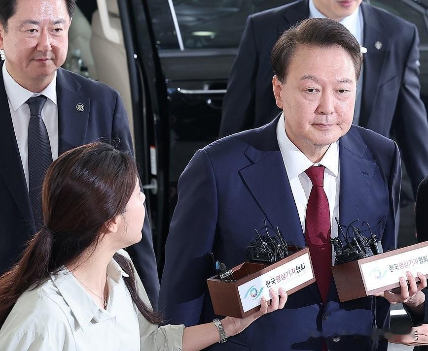 韩国尹前总统在18日的法庭拘留必要性审查中亲自恳请释放，称自己的肝功能指标已超过