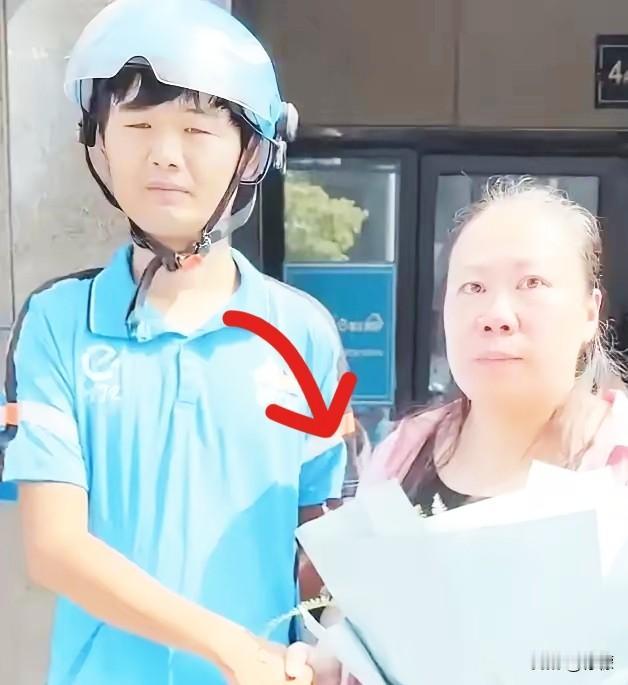 “你救我一命，我养你半生”，这句沉甸甸的承诺在2025年9月照进了现实。一家餐