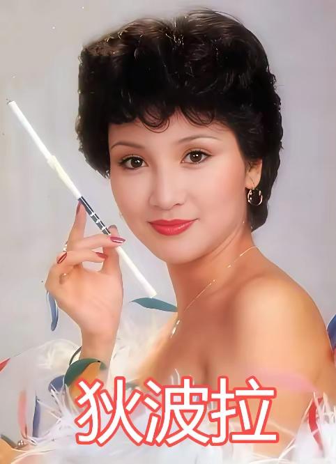 很明显，容貌狄波拉更精致，但是赵雅芝留下很多经典角色，这一点狄波拉就逊色多了！