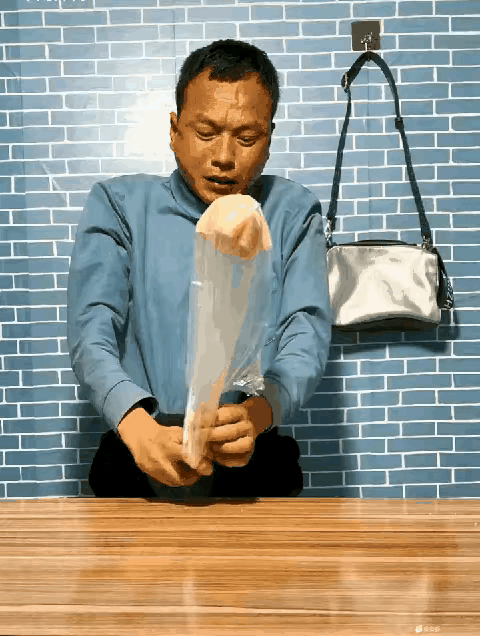 从脸部表情就能看出来，大哥是用了功力的