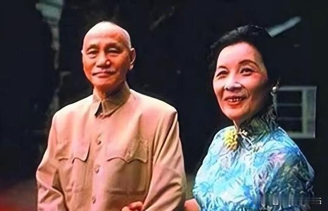 宋美龄的四大特殊癖好，让蒋介石苦不堪言！1937年国民政府迁都重庆，湿热气候