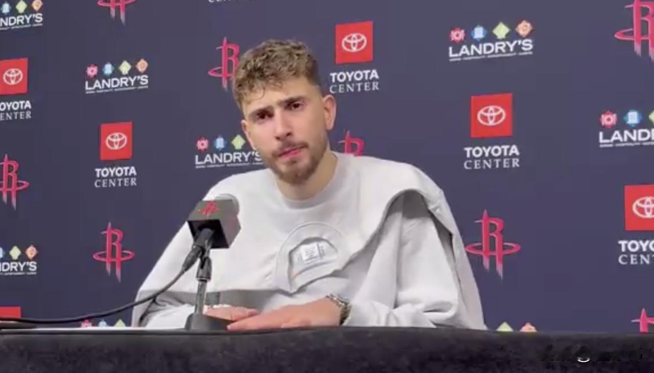 尊重！申京谈哈登：“哈登曾经在火箭队取得很大的成就。”“我们都尊重他。”