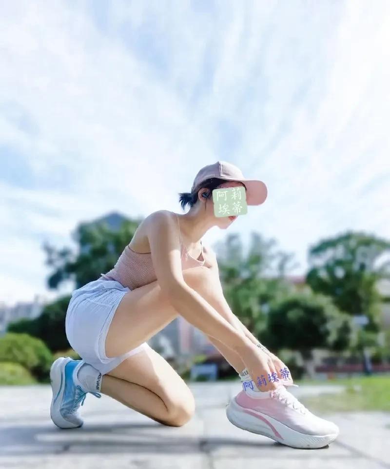 太爽了！下班后直奔体育场，开始了一场大汗淋漓的长跑。本来今天没打跑这么多的，但是