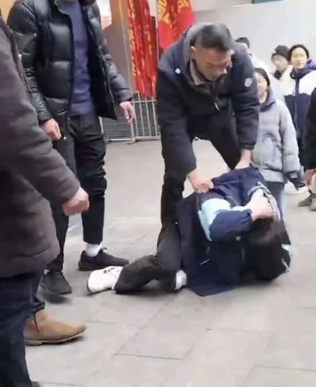 学生首先是一个人，一个有尊严、有受正常教育权力的人。在这个瞬息万变的社会，学校