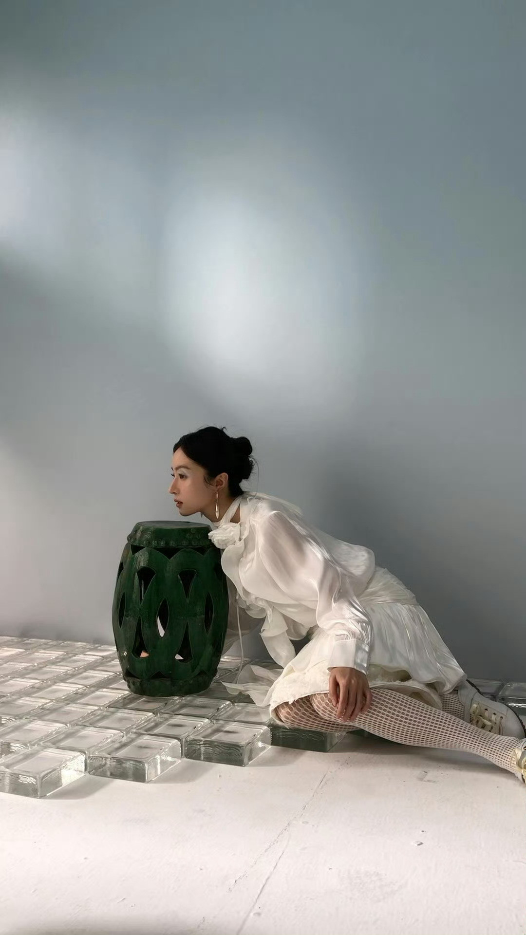 胡冰卿好适合白色衣服呀，像纯白的茉莉花