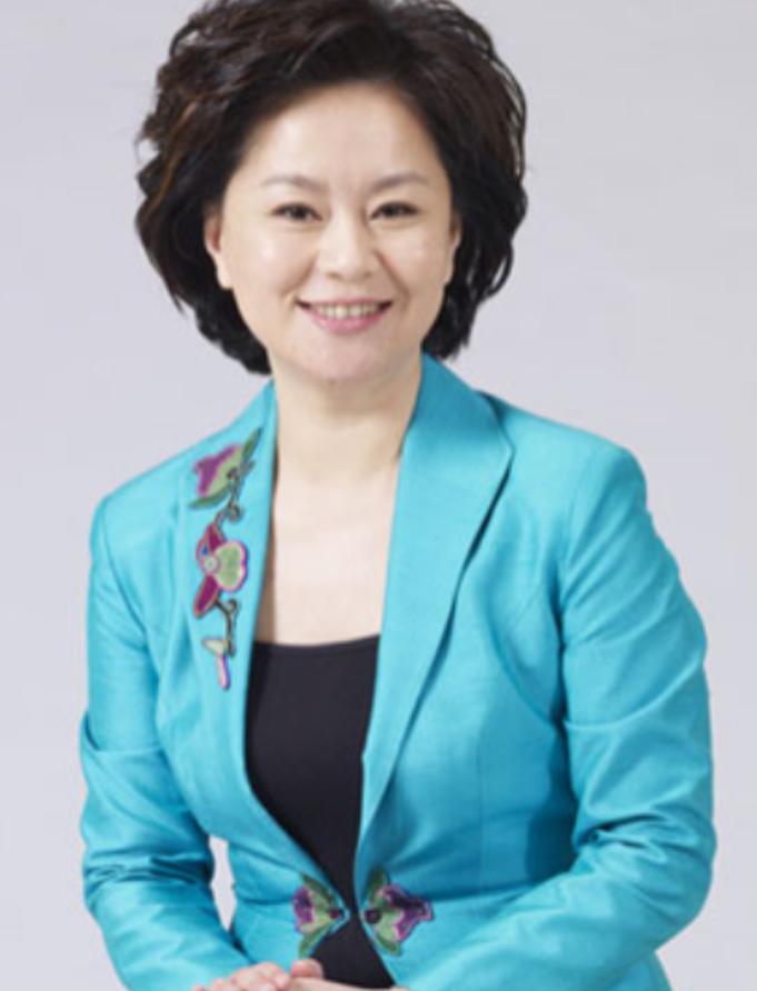 1999年，鞠萍向丈夫提出了离婚，丈夫却提出孩子和钱只能带走一样，鞠萍一听就知道