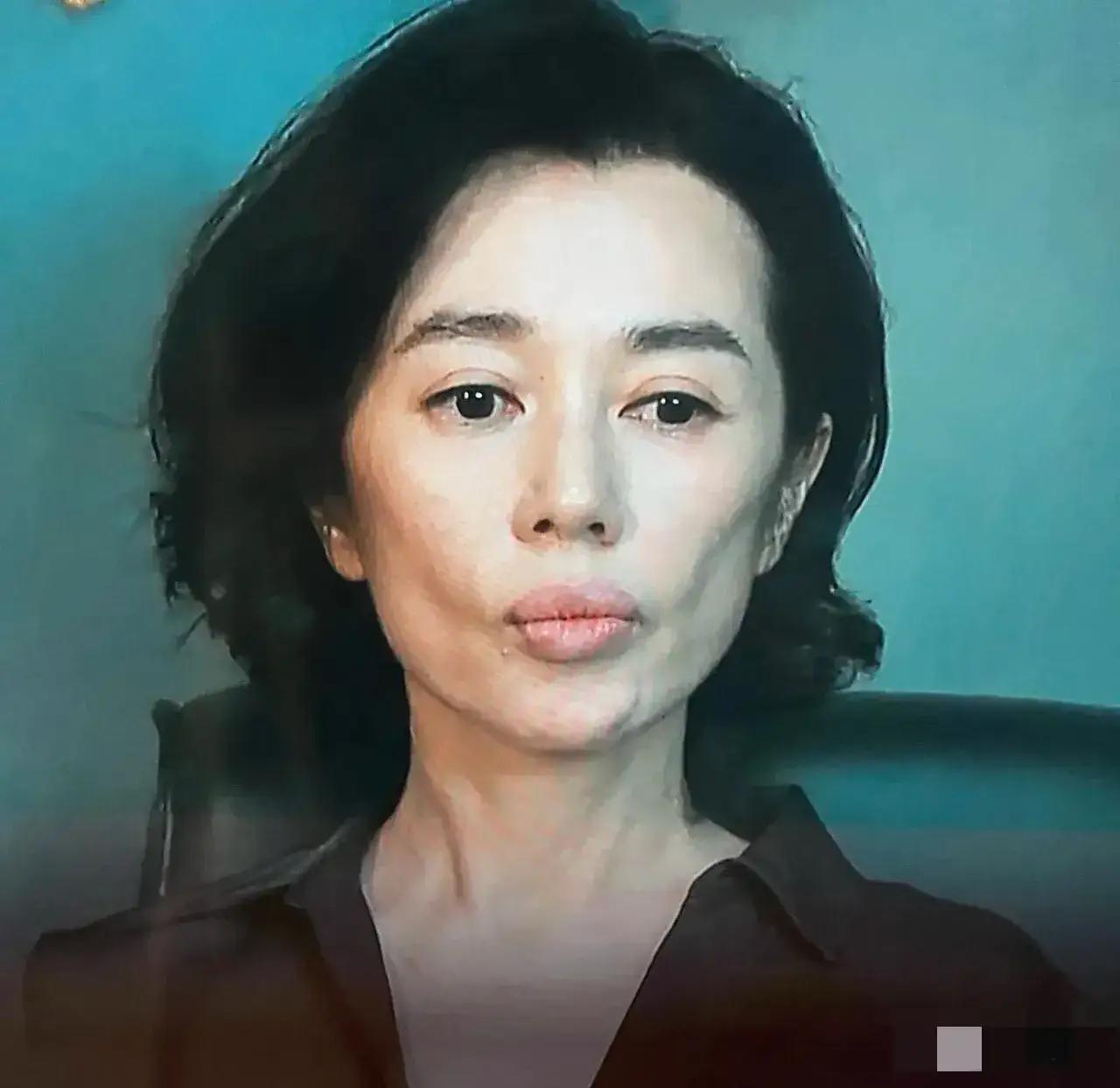 女演员余男是娱乐圈一道独特的风景。余男的长相很独特，特别另类。余男的美一直以来也