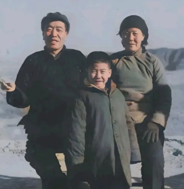 1965年，陈永贵的第一任妻子李虎妞去世后，经人介绍，昔阳县大寨村妇女宋玉林成为