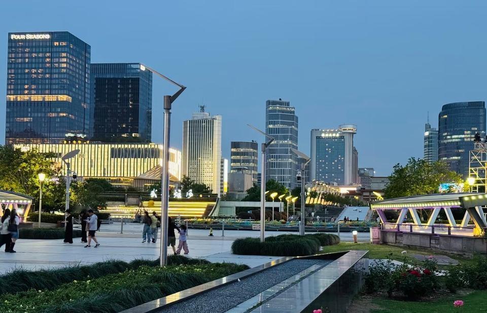 天津追杭城质感，还需5到8年？别拿杭州成都的“网红截图”焦虑，天津的优势其实