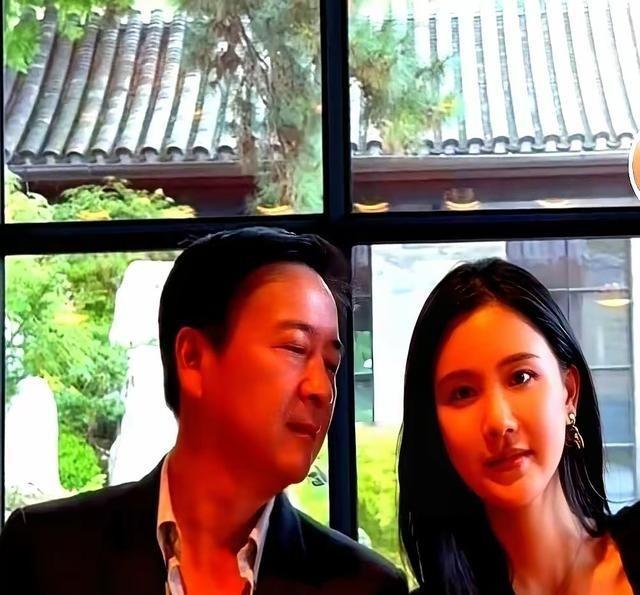 杨钰莹用一辈子去维护赖文峰的体面，就这么被楚玲给毁得稀碎。当年杨钰莹和赖文峰恋爱