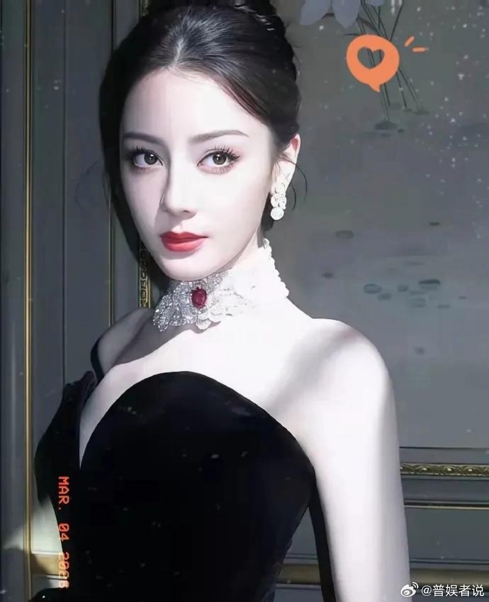 嘉行现在估计后槽牙都要咬碎了。他怎么也不会想到，才给迪丽热巴安排了迪拜转机，竟然