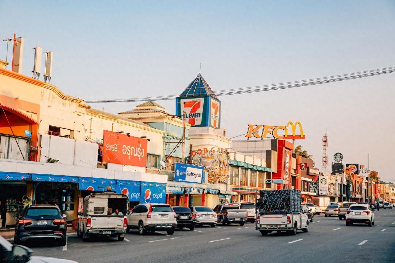 为什么东南亚10国，大家都选择移居泰国？东南亚十国里选移居地，泰国为啥总能成为