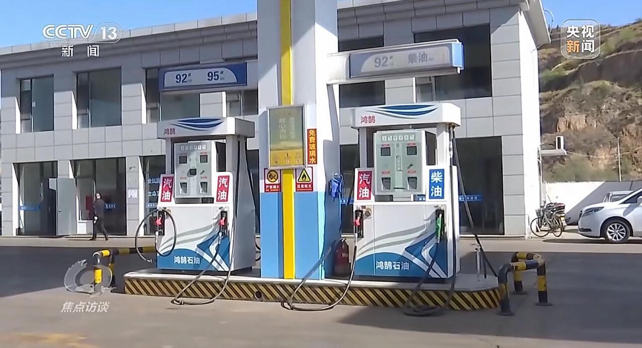 这事儿说出来真让人来气。现在有些加油站玩猫腻玩出新高度了，搞什么"阴阳电脑"——