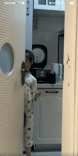 家中如果有这么个小乖女，整天笑盈盈，又会叫人，爸爸，妈妈，爷爷奶奶叫着，沾着，时