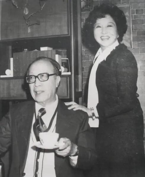 1940年，梁实秋想要去延安看一看。结果很快，延安方面发出通告，我们这里不欢迎梁