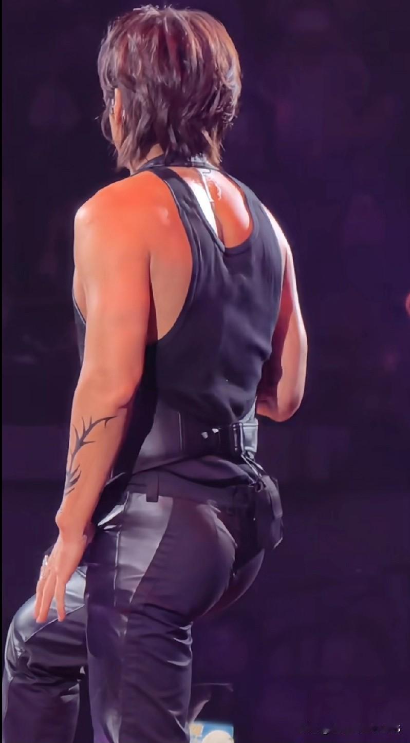 哇哦，言承旭这身材管理也太绝了！明明记得当年道明寺时期还没这么惊艳，如今居然越练