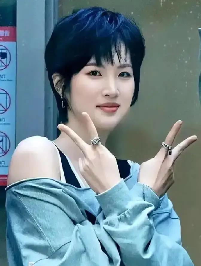 一杯咖啡省了90万。姚安娜的剧组营销，狠到让公关公司失业。每天上午十点，两辆