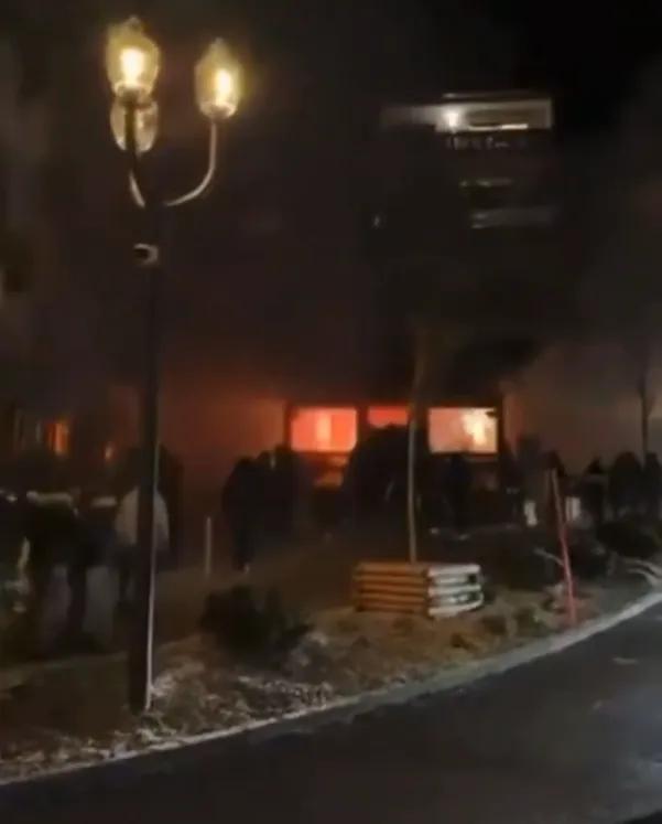 痛心！刚进入新年，多名中国人在美国伤亡，中国发出紧急提醒！时间刚刚进入202