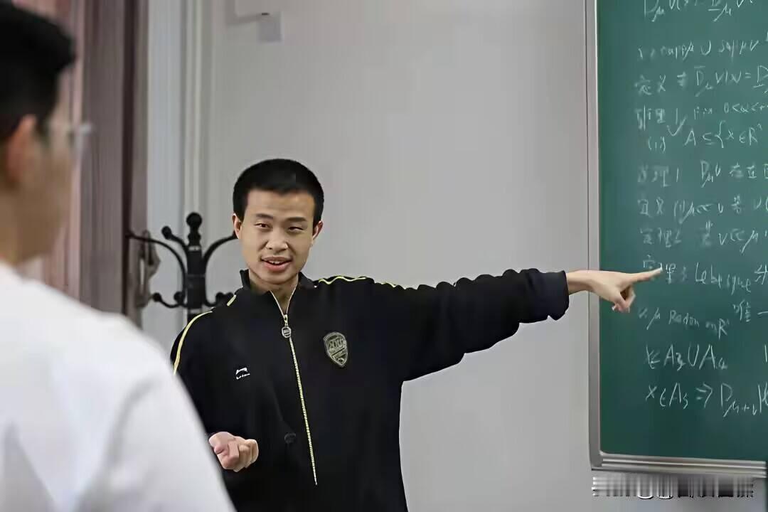谁也没想到，常年深耕顶尖数学科研、只和高深公式打交道的北大韦东奕，这次居然干出了