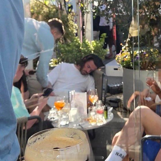 格拉利什被拍到酗酒，醉得不省人事来源太阳报，可信度100%