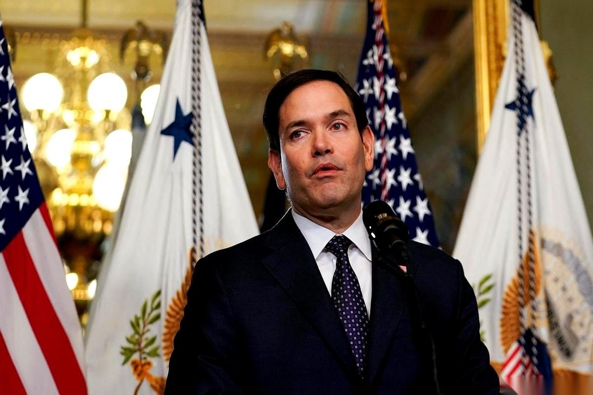 美国制裁俄罗斯石油，这事儿谁都知道。但怪就怪在，咱们这边船一艘接一艘地拉，美国