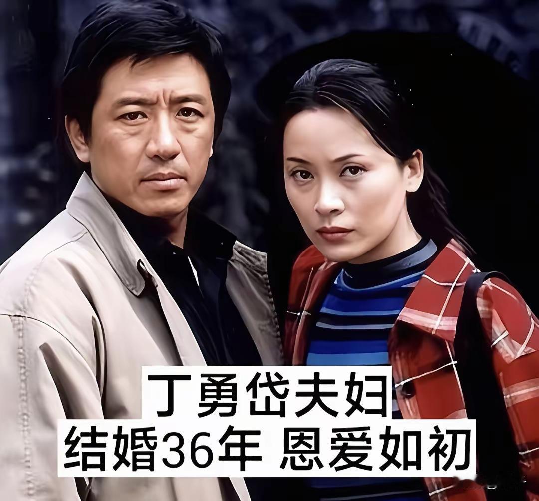 原来年轻时候的丁永岱就长这个样子呀，和现在比起来只是稍微瘦点，变化真的是不大。