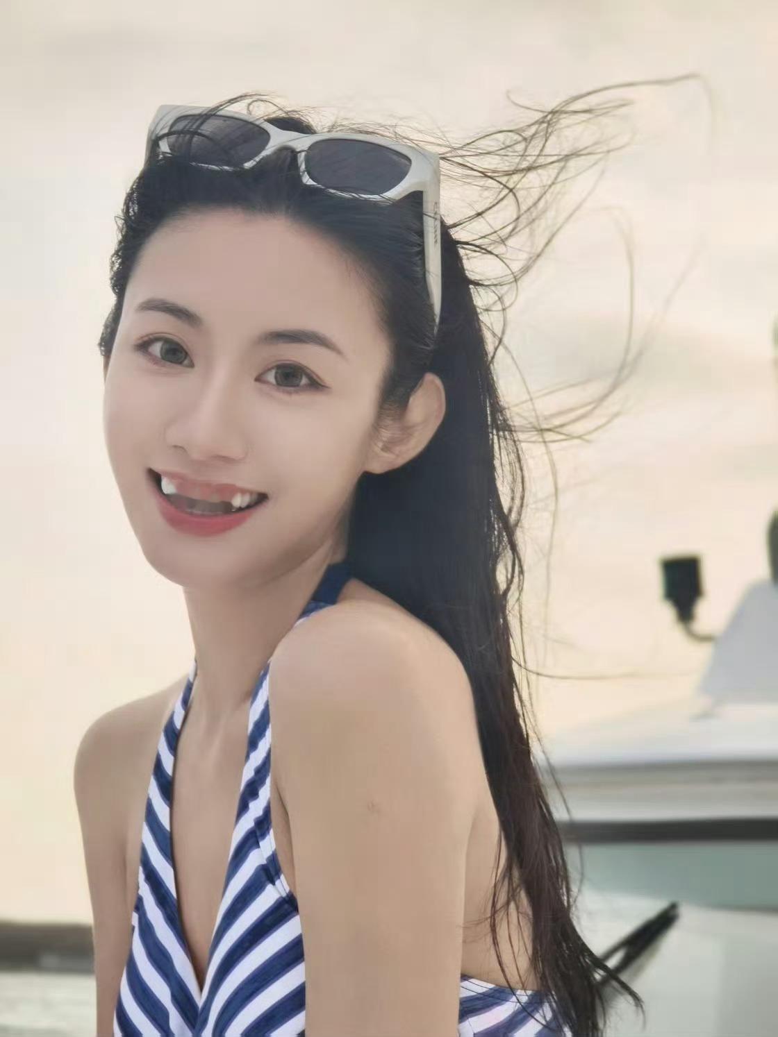 伍珂玥五一旅游照​​​