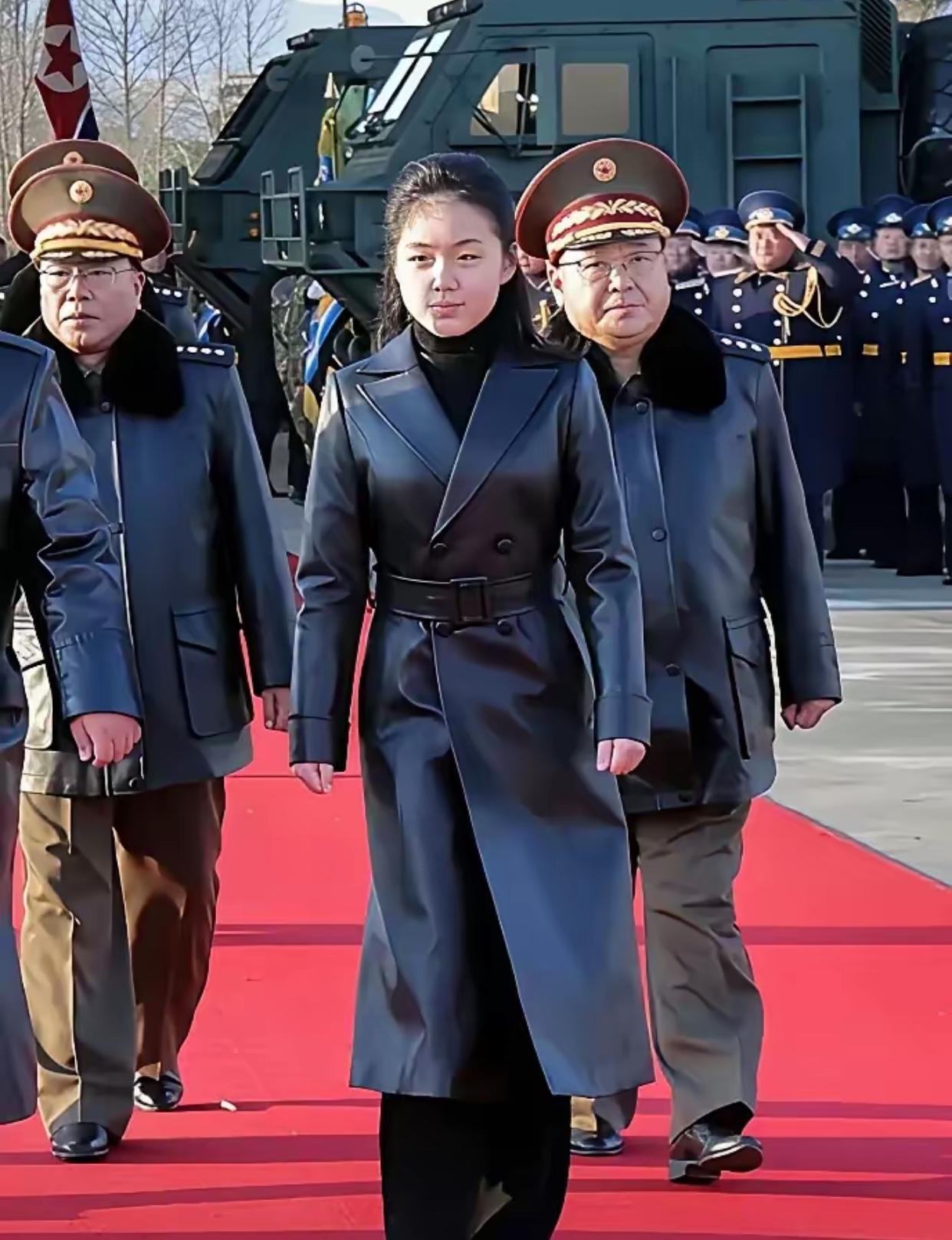 大约30年前，咱这边儿也兴穿皮草，恨不得人穿一身，现在基本上没什么人穿了吧？这东