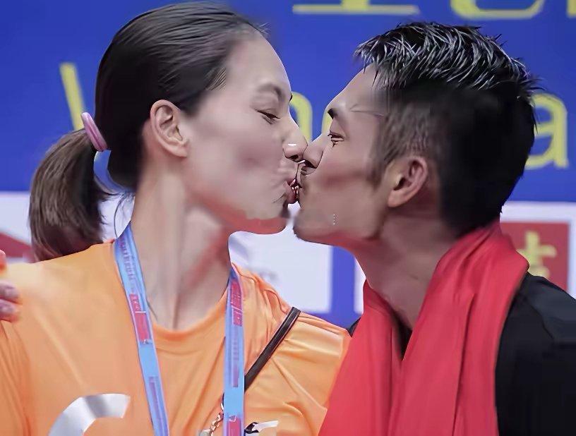 当年林丹和谢杏芳的深情一吻，感动了无数人…​​​