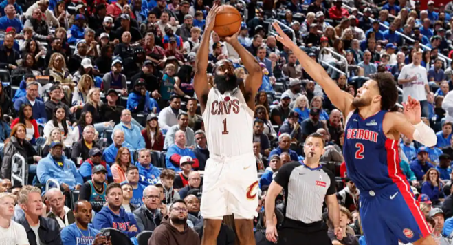 前NBA球员科里·布鲁尔在《RunItBack》播客节目中，谈到了詹姆斯·哈
