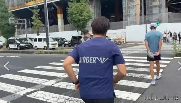 窜日穿防弹背心　沈伯洋：“毕竟被通缉中”正在窜日的民进党台北市长参选人沈伯洋