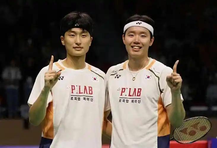 刚刚结束的一场2026年马来西亚羽毛球公开赛男双半决赛，男双头号种子、世界排名第