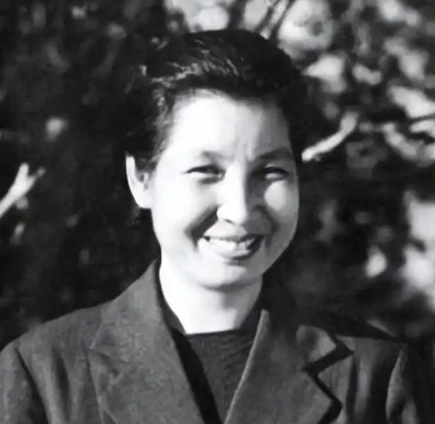1998年，曾志在快要去世的时候，握着女儿陶斯亮的手，讲出了一句瞒了整整一生的隐