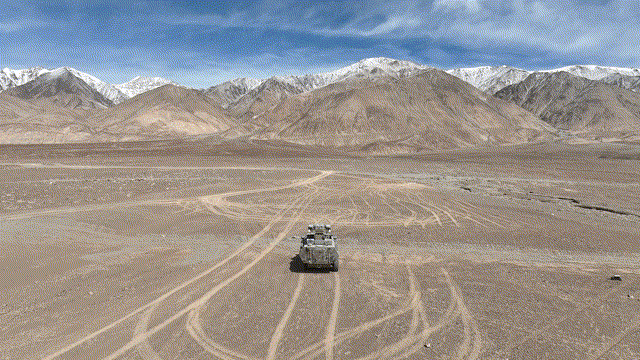 我觉得现在不管什么部队都得配FPV新疆军区某部在喀喇昆仑腹地某陌生地域，组织车载