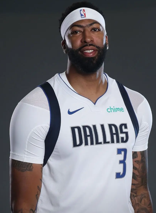 独行侠是不是在搞笑？把浓眉当小萨用？据独行侠当地媒体DALHoopsJour