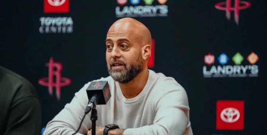 刚跟圈里跑NBA的老记唠完，差点一口茶喷出来。火箭居然要为了700多万拆争冠阵