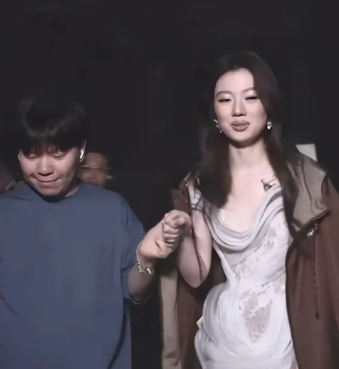 这一牵手，她就毁了李健培养得好好的一棵苗子遇上常石磊这样的渣渣乐人一切都变
