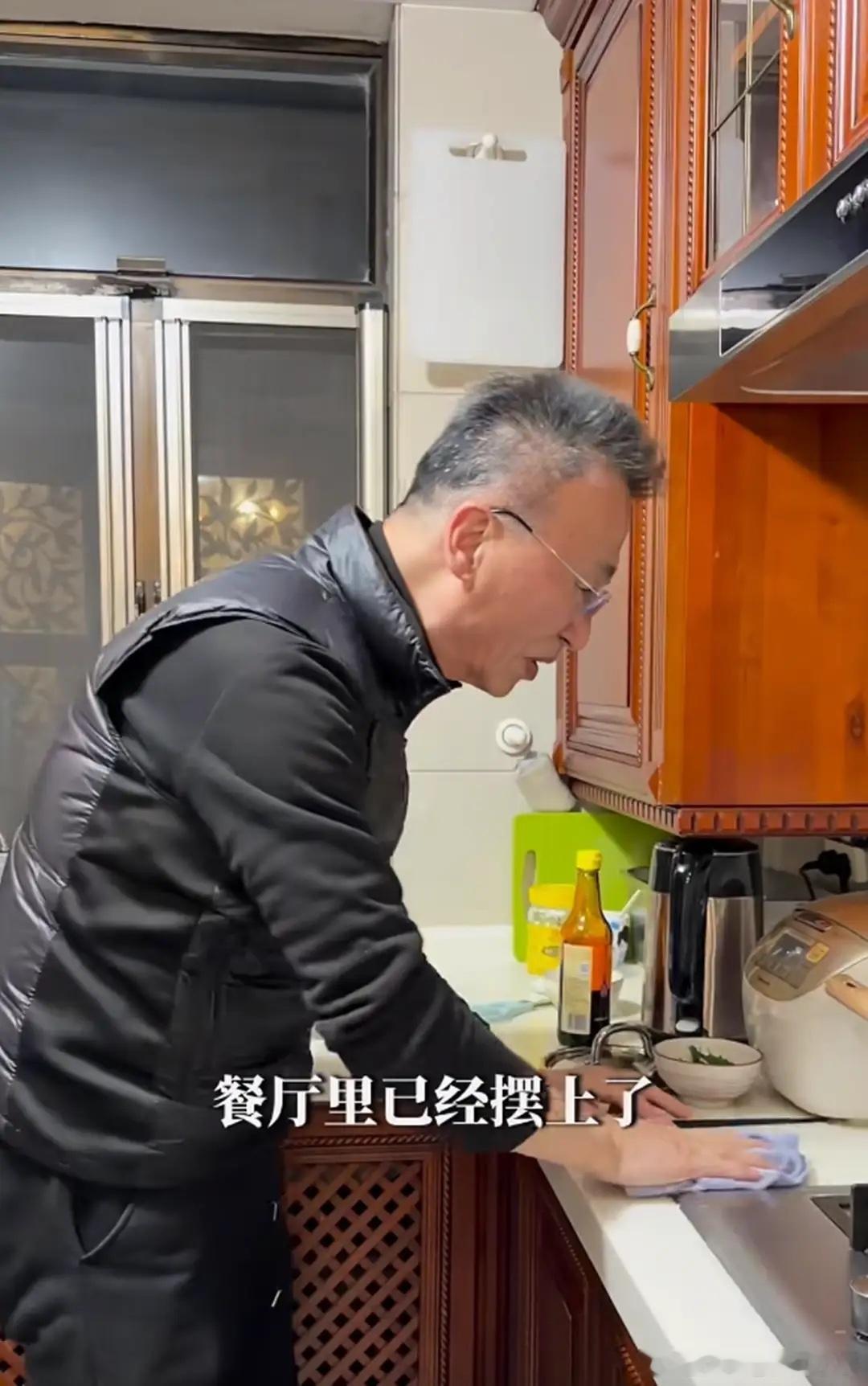 马景涛前妻分享离异生活，带俩儿子跟娘家父母生活，住别墅超幸福！