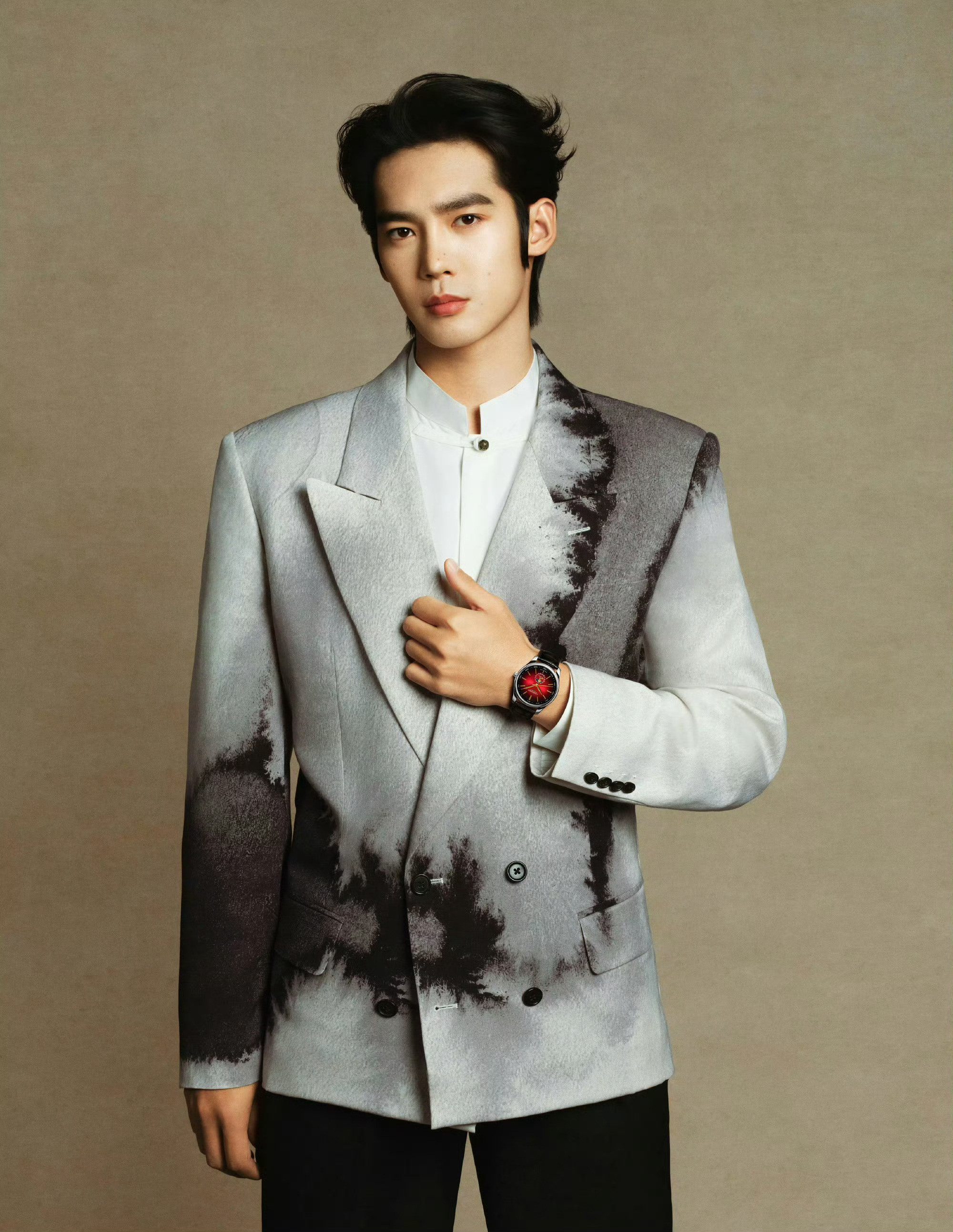 于适浪琴表全新优雅形象大使官宣了现在手握三个大牌奢侈品合约了恭喜～