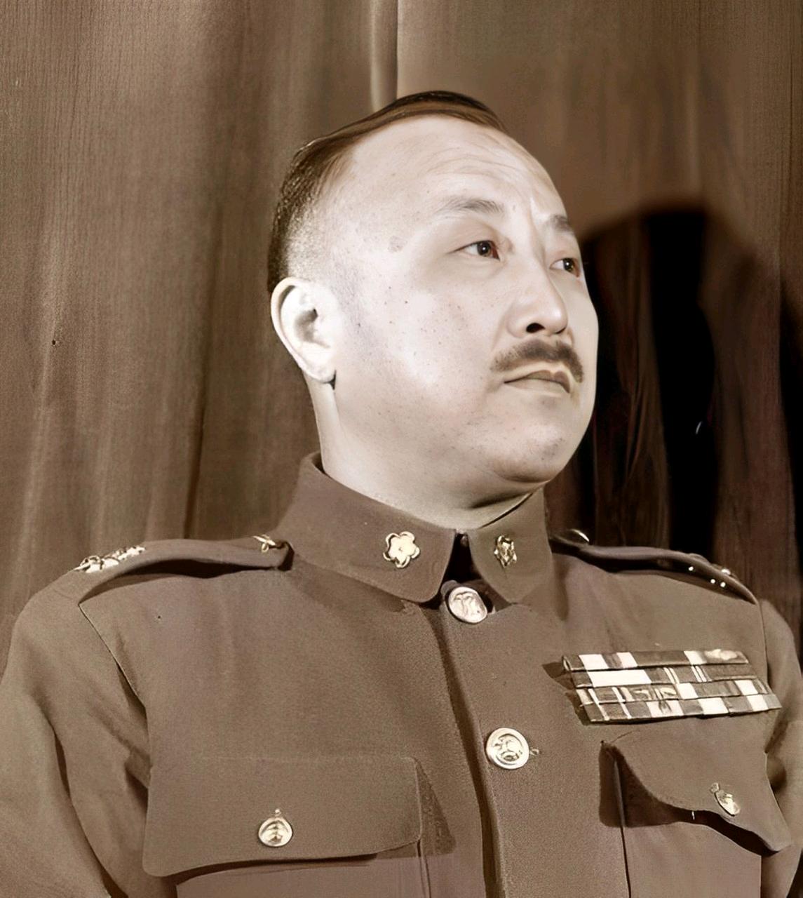 1949年10月，在广州解放前夕，国民党上将刘峙以治病为名，带着三姨太黄佩芬及四