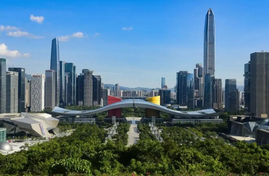 深圳不再遥望香港了！7月24日，深圳公布2026年经济“半年报”：上半年GDP达
