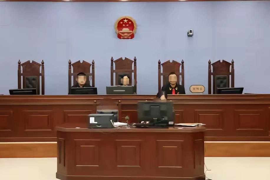 “哭笑不得！”一北京老太，因长期与儿媳闹矛盾，最终儿媳一家搬走。可人一走，老太又