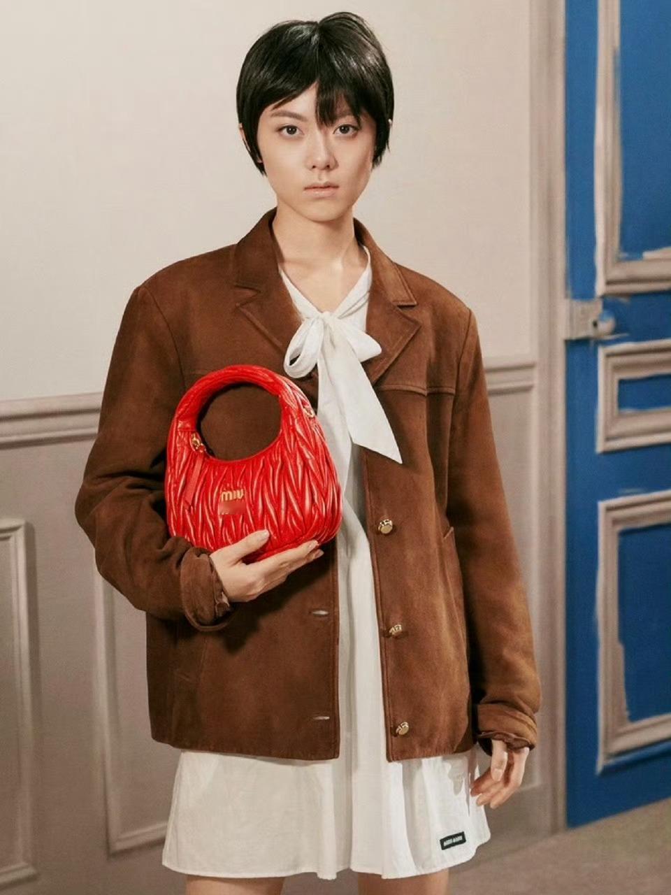 miumiu陷害女明星这牌子是不是有什么大病？坑完今麦坑童谣。这些女星也对自己形