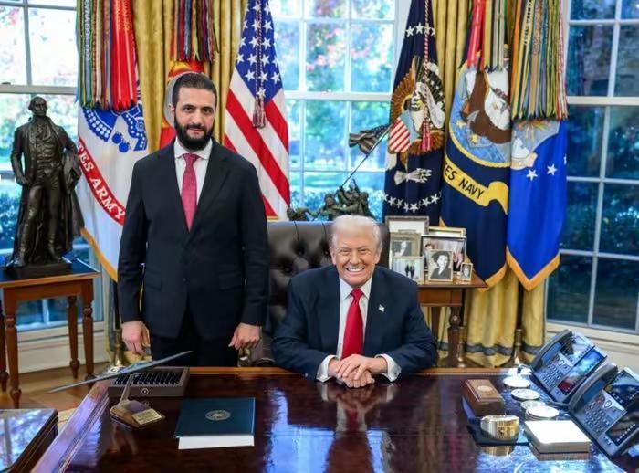 特朗普对小泽总统极为差劲。可是特朗普却特别喜欢朱拉尼，虽然朱拉尼跟他厌恶的伦敦