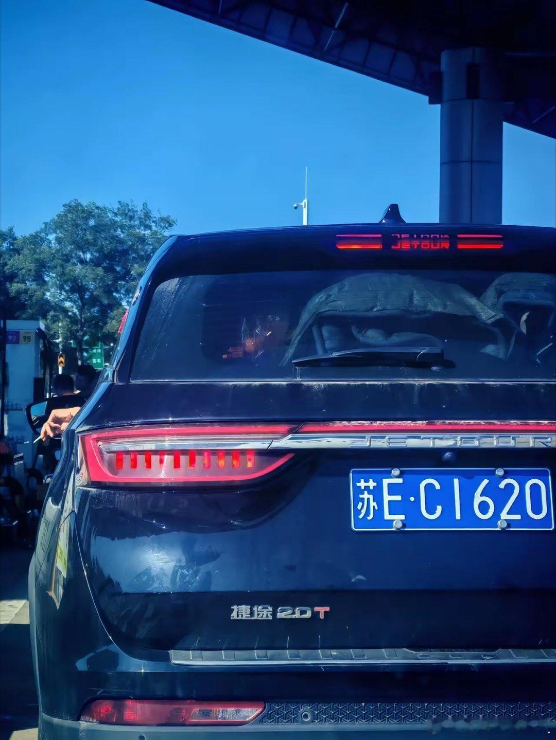 是加油站大胆，还是这位苏州人胆子过人？​​​