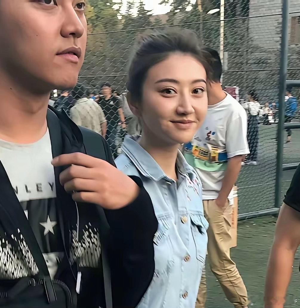 难怪孙宇晨说她很普，放在娱乐圈她确实不算最好看。而且脸上有过度医美的痕迹，没有了