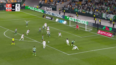 六台记者怒批裁判：干脆把冠军直接给巴萨，裁判长亲自去颁奖4月25日讯今天凌晨结